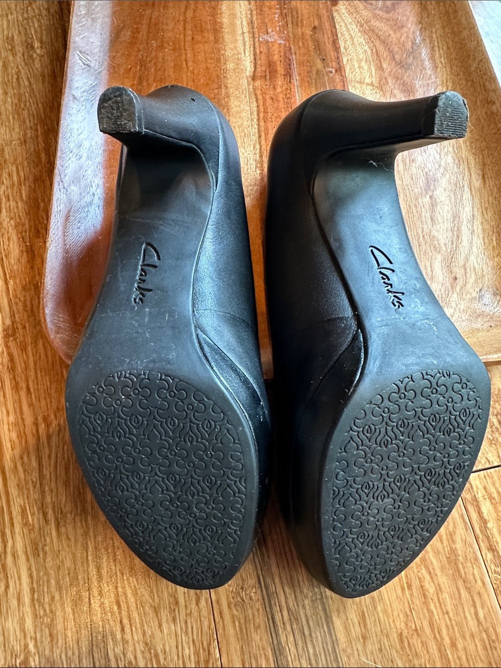 Clarks Black Leather Low Block Heel - Picture 7 of 10